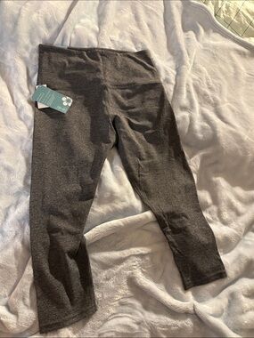 Women’s high rise grey crop legging from Tuff